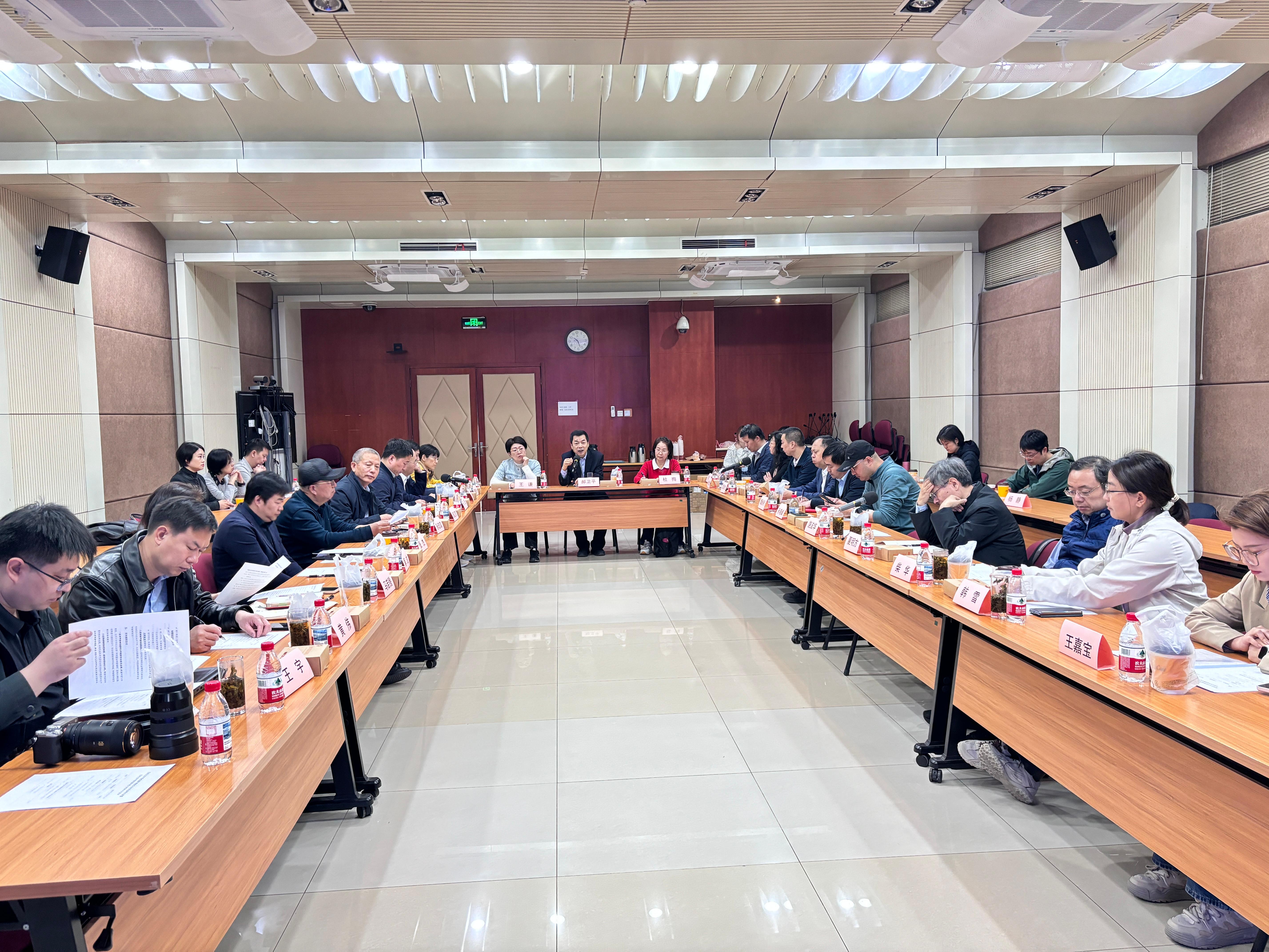 3.29会场-郝所主持(1).jpg